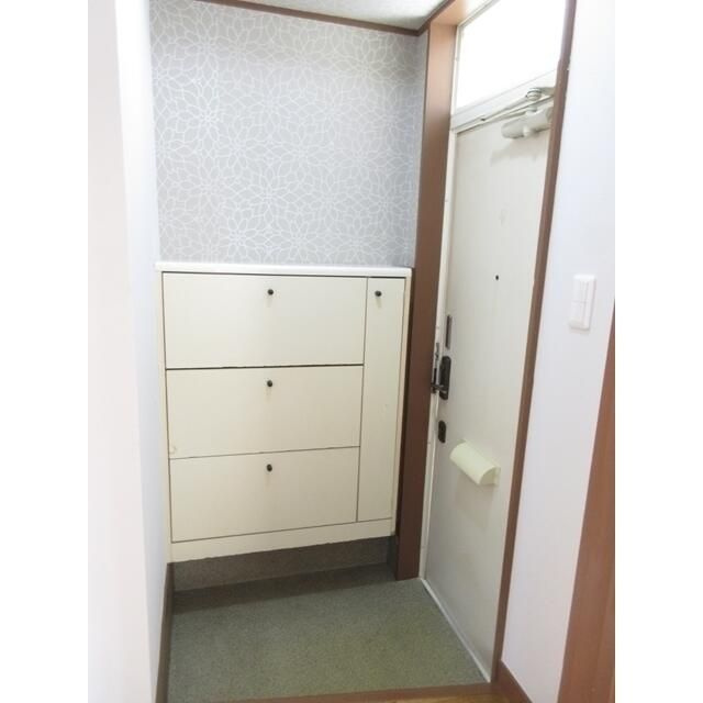 ウイングヤマシタBの玄関
