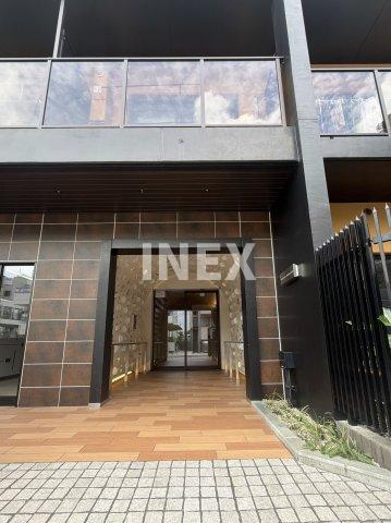 横浜市中区新山下１丁目の賃貸マンションのエントランス