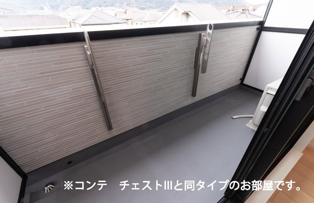 ヌーヴェル　ラ　ヴィのバルコニー