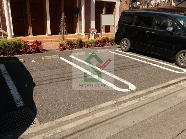 ラフレシールの駐車場