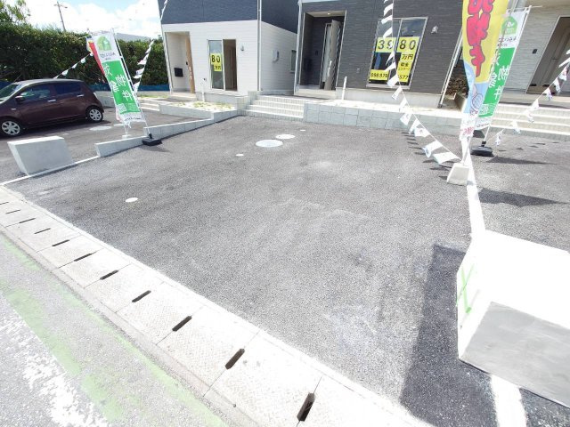 ♥♥読谷村大木第4-2号棟（全3棟）の駐車場|駐車場があります