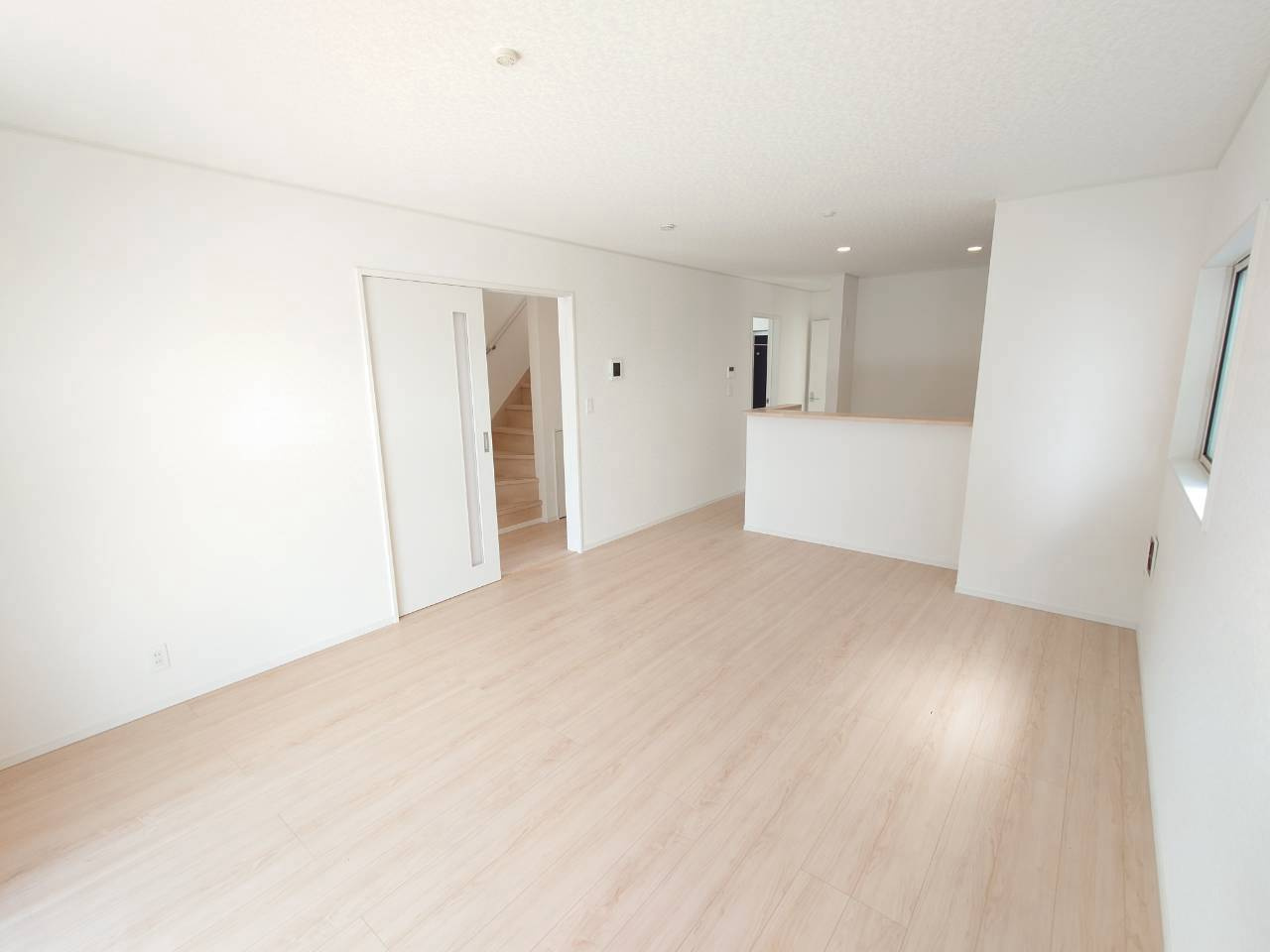 ♥♥読谷村大木第4-3号棟（全3棟）の居間・リビング|ゆったりとしたリビングです