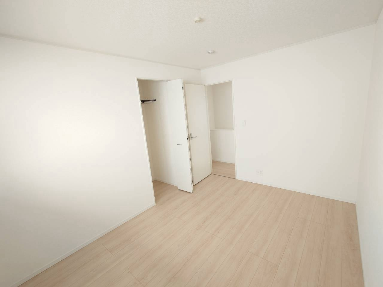 ♥♥読谷村大木第4-3号棟（全3棟）の洋室|広々とした洋室です