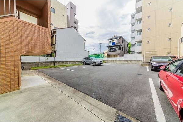 リヴェール白壁　※家賃ダウン(半年間)他キャンペーン中の駐車場