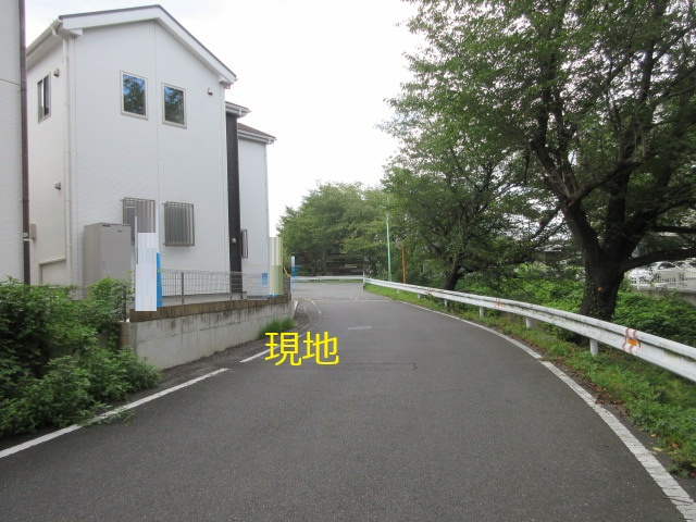 中古戸建　深谷市上野台3-2（期間限定現況販売）の前面道路含む現地写真