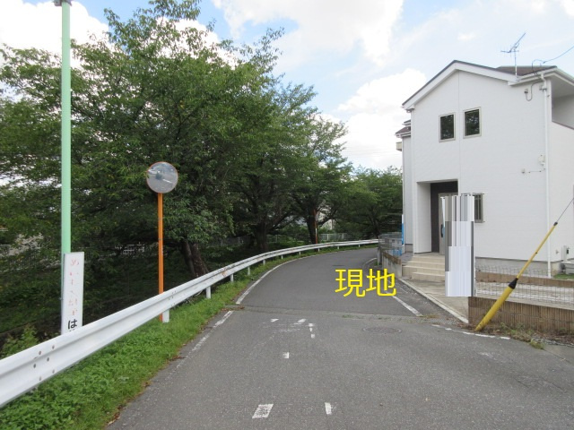 中古戸建　深谷市上野台3-2（期間限定現況販売）の前面道路含む現地写真