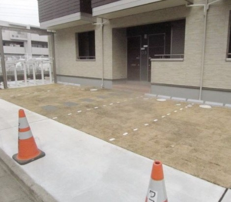 府中市天神町４丁目のアパートの駐車場