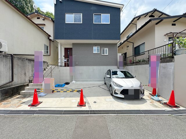 相田5丁目の駐車場|カースペース並列2台駐車可能☆
広々とした駐車スペースは来客時も安心です♪