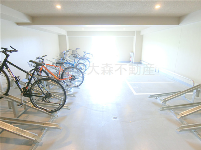 ラフィスタ蒲田南Ⅱのその他共用部分|屋根付きラック式の駐輪場