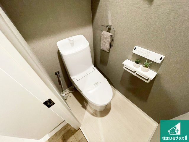 アンビエント三田のトイレ|シンプルで清潔感のあるトイレです。