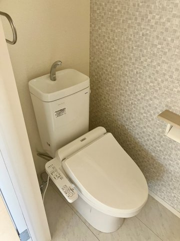 泉町戸建のトイレ|コンパクトで使いやすいトイレです