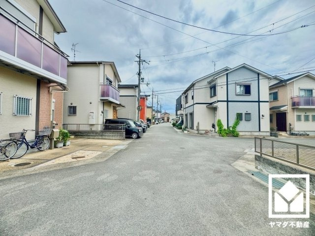 八幡市八幡盛戸の前面道路含む現地写真