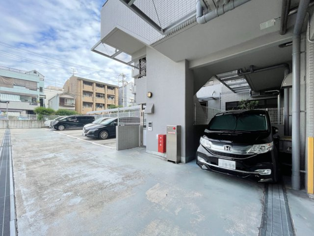 オルタンシア六甲の駐車場