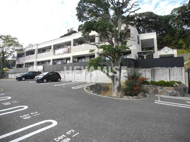 ベルメゾン久原の駐車場