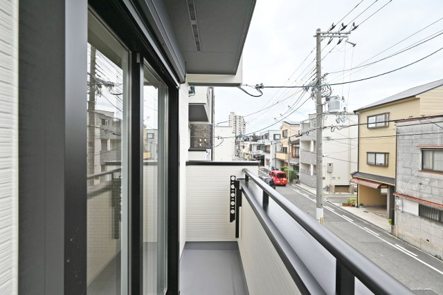 ブルーミングガーデン神田中通8丁目新築一戸建て│4LDK+並列駐車2台可(車種制限有)のバルコニー|2階バルコニーです。 物干竿金具が備え付けられています。