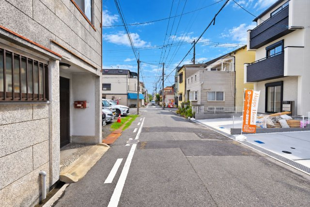 ブルーミングガーデン神田中通8丁目新築一戸建て│4LDK+並列駐車2台可(車種制限有)のその他|前面道路は南側に約5.7ｍ幅です。