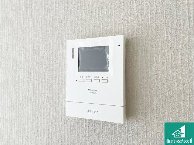 川西市大和西　第2期　新築一戸建ての防犯設備|カラーモニターインターホン！声だけでなく来訪者の姿や顔がモニターで確認できるので、小さなお子様がいらっしゃるご家庭でも安心できます！