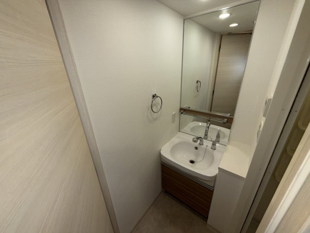 プレサンス三宮エレガンシアの独立洗面台|同物件別部屋写真