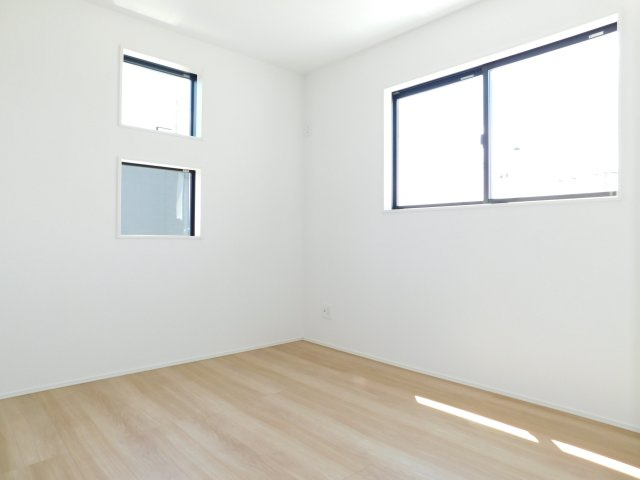 あま市七宝町川部出屋敷の新築一戸建の洋室|◇２階洋室◇　　南面で明るい洋室約５．２５帖　収納２ヶ所完備！