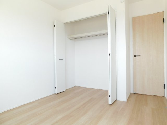あま市七宝町川部出屋敷の新築一戸建の洋室|◇２階洋室◇　　南面で明るい洋室約５．２５帖　全居室収納完備！