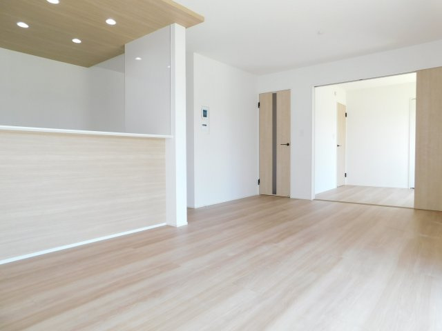 あま市七宝町川部出屋敷の新築一戸建の居間・リビング|◇リビング◇　　南面で明るいリビング約１６．０帖　洋室と続き間で約２０．５帖の広々空間になります♪