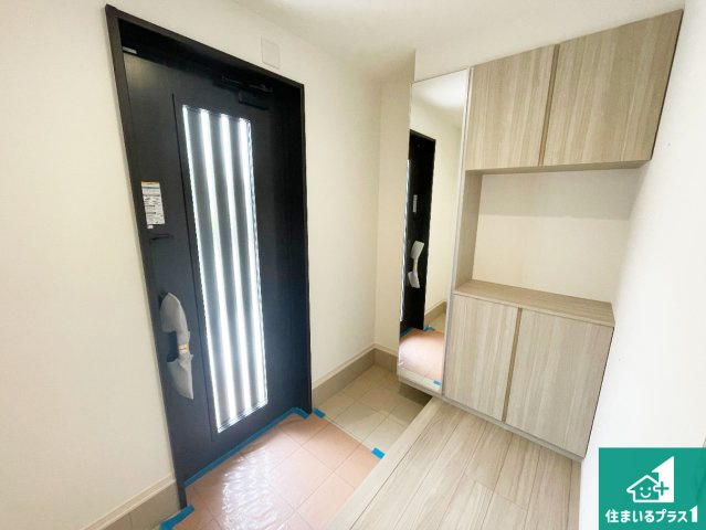 川西市大和西　第2期　新築一戸建ての玄関|シューズボックスにはたくさんの靴が収納できるので玄関周りはいつもスッキリ！ご家族が増えても安心！