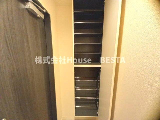 ホワイトハウス水道筋の収納