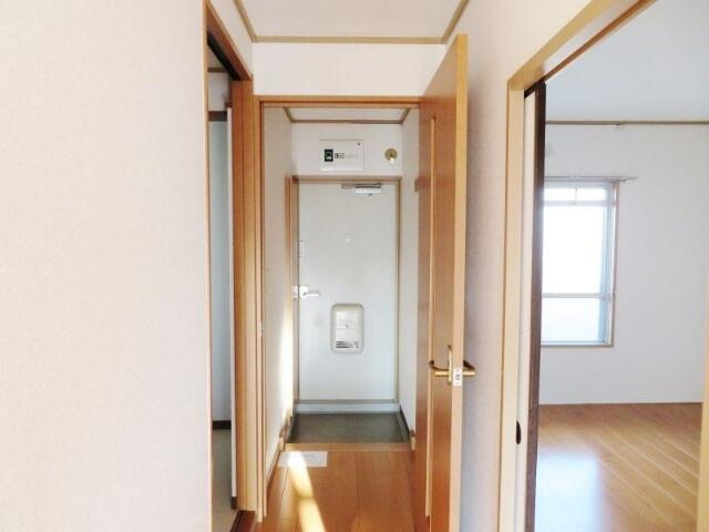 サンリバーＩの内装|ダイニングキッチンから玄関