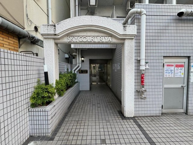 スカイコート入谷のエントランス