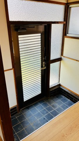当新田中古住宅の玄関