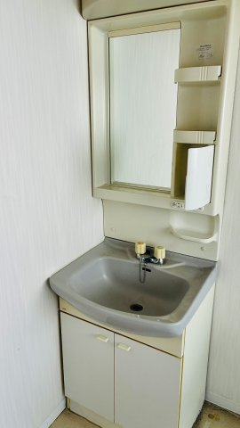 当新田中古住宅の独立洗面台