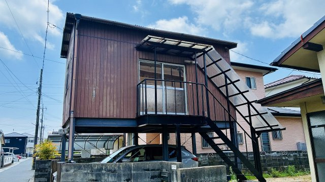 当新田中古住宅の外観|別棟あり、事務所としても利用できます。