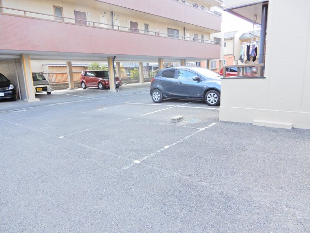 ハイツ阪井の駐車場