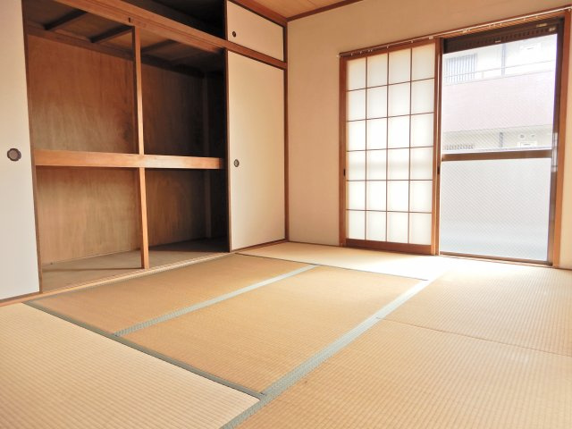 ハイツ阪井の寝室