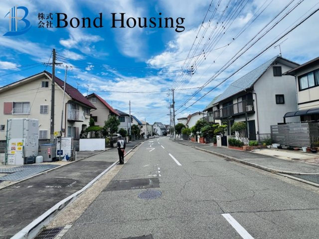 敷地45坪・お車並列２台駐車可・広い庭付き・南別府　限定１棟の前面道路含む現地写真