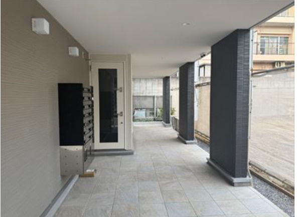板橋区中丸町の賃貸マンションのエントランス
