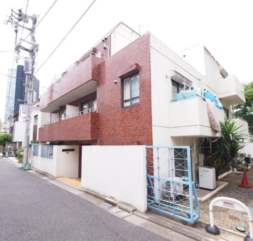 スカイコート新宿の外観