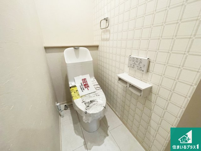 宝塚市中山台　第1期　新築一戸建てのトイレ|1・2階の2ヶ所にあるので、朝の忙しい時間の順番待ちもなく、深夜の利用にも大変便利です。