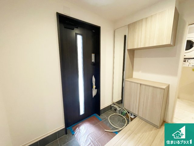 宝塚市中山台　第1期　新築一戸建ての玄関|シューズボックスにはたくさんの靴が収納できるので玄関周りはいつもスッキリ！ご家族が増えても安心！