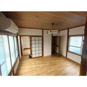 木賀本郷町南戸建ての居間・リビング