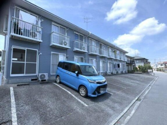 シャトーレ金森の駐車場