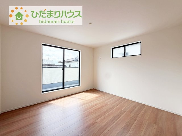 【寝室】 | つくば市東光台2期　新築戸建　2号棟 | 広めの主寝室は、ベッドの他にもパソコンデスクやドレッサーなども置けちゃいます(*^-^*)