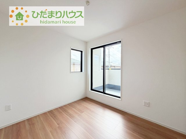 【洋室】 | つくば市東光台2期　新築戸建　2号棟 | バルコニーに面していて、たっぷり光りの入る明るい子供部屋です！