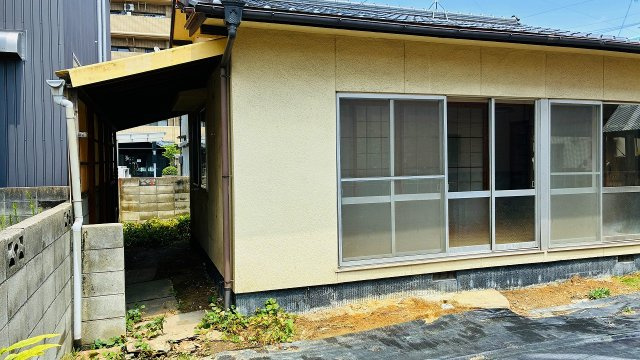 当新田中古住宅の庭|お庭で自由な時間を過ごせます