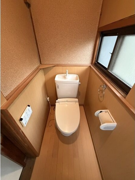 茨木市東福井3丁目戸建のトイレ