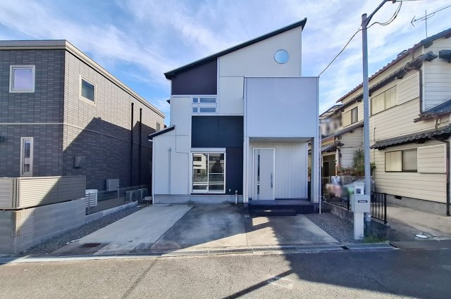 岸和田市加守町4丁目の前面道路含む現地写真|前面道路を含む外観