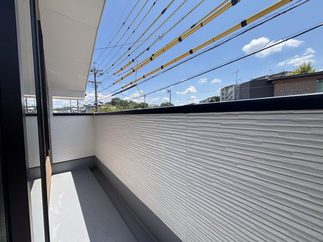 KEIAI GRACE守山区小幡北3期｜名古屋市の戸建ならホームアップのバルコニー|南向きの広いバルコニーなら、家族みんなの洗濯物も一気に乾いて家事時短に