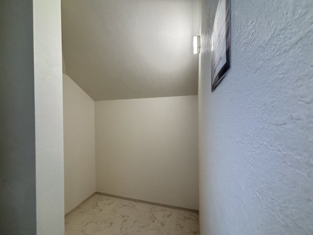 KEIAI GRACE守山区小幡北3期｜名古屋市の戸建ならホームアップの独立洗面台|洗面室の隣にはリネン庫