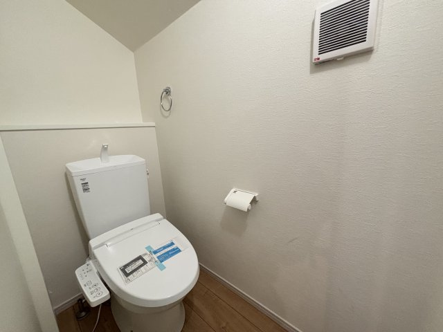KEIAI GRACE守山区小幡北3期｜名古屋市の戸建ならホームアップのトイレ|2か所にトイレを完備。混み合う朝や来客時も安心の設計！