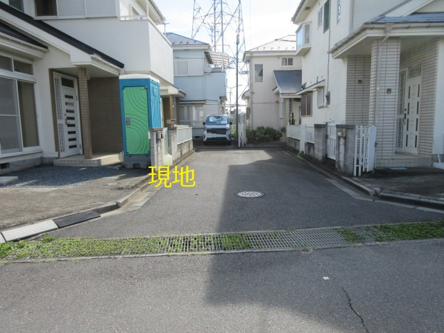 中古戸建　熊谷市原島1319-2（リフォーム住宅）の前面道路含む現地写真